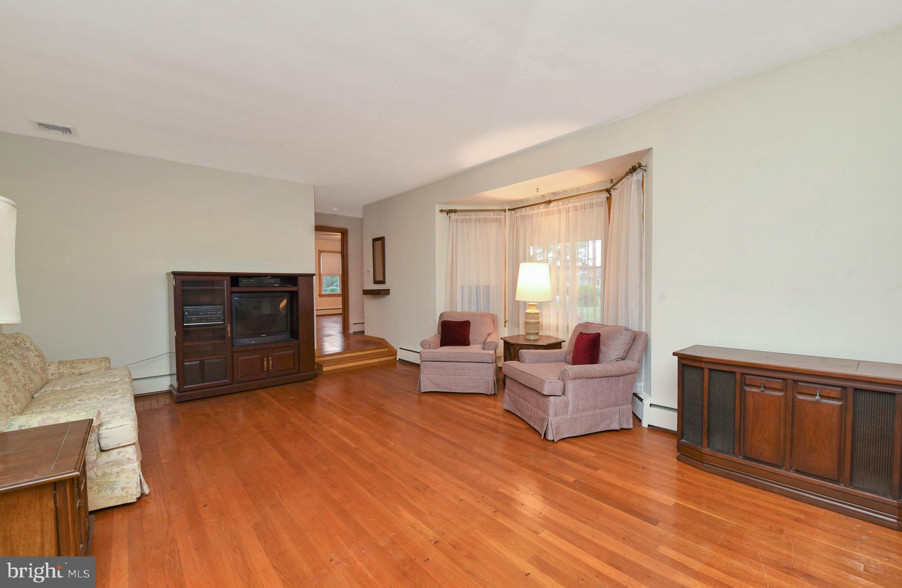 48 Cubberly Road Princeton Junction, NJ 08550 - Photo 7 of 26 Living Room