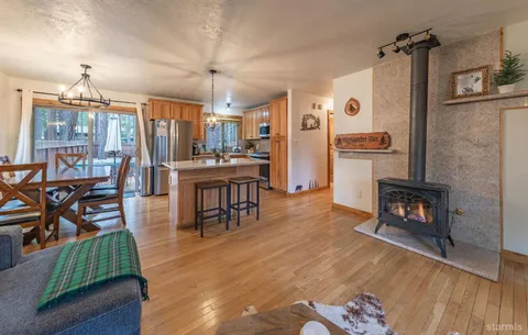 $689,999 | 2126 Helen Avenue, South Lake Tahoe, CA 96150