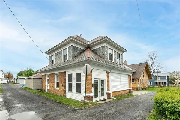 $449,900 | 518 Stewart Avenue, Grove City, PA 16127