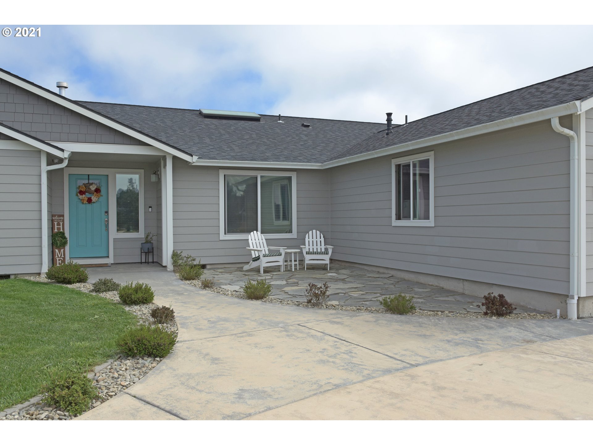 2055 Roosevelt Loop North Bend, OR 97459 - Photo 2 of 32