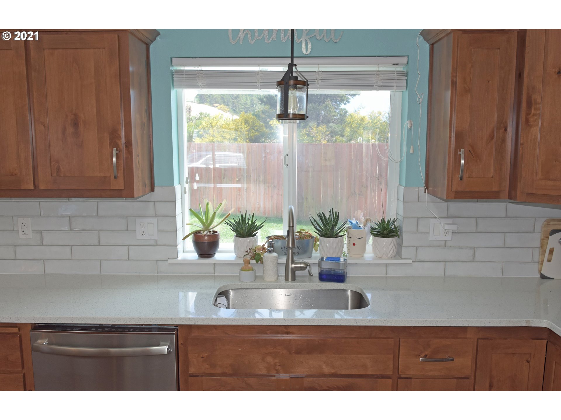 2055 Roosevelt Loop North Bend, OR 97459 - Photo 11 of 32