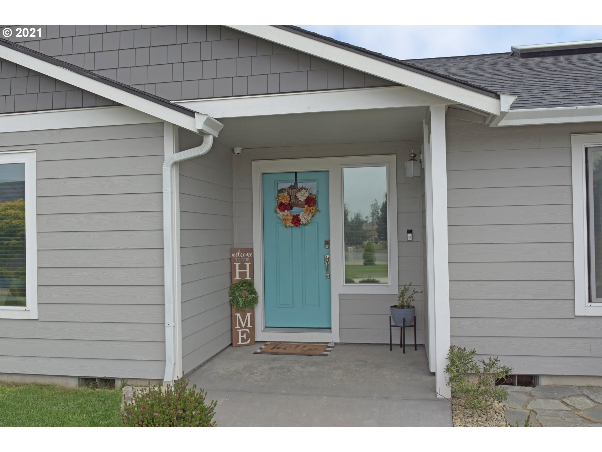 2055 Roosevelt Loop North Bend, OR 97459 - Photo 3 of 32