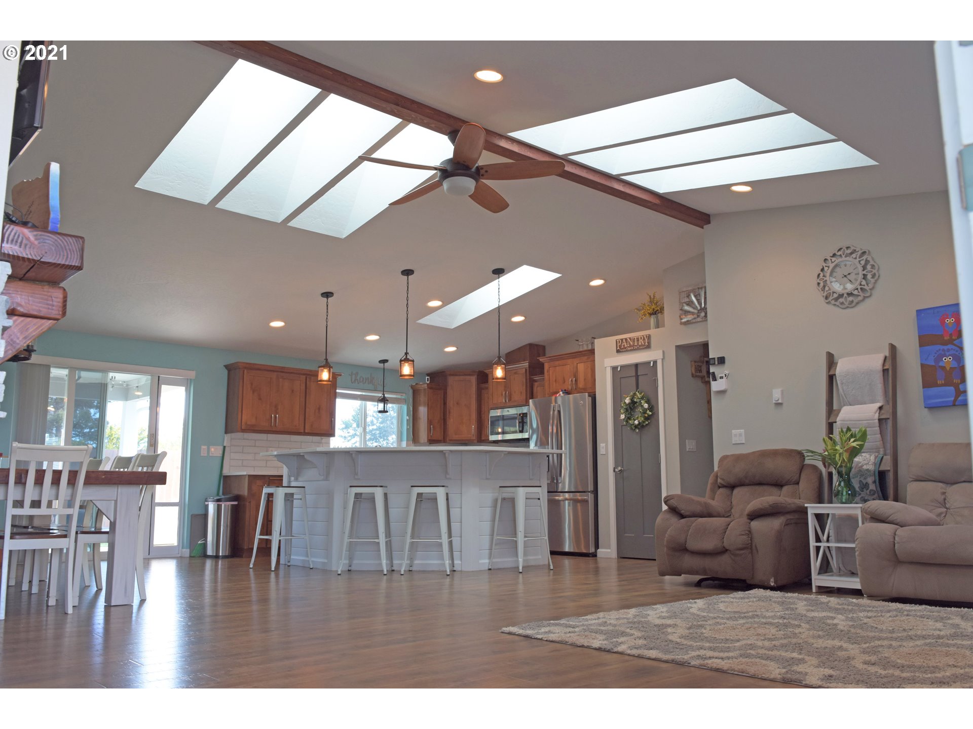 2055 Roosevelt Loop North Bend, OR 97459 - Photo 4 of 32