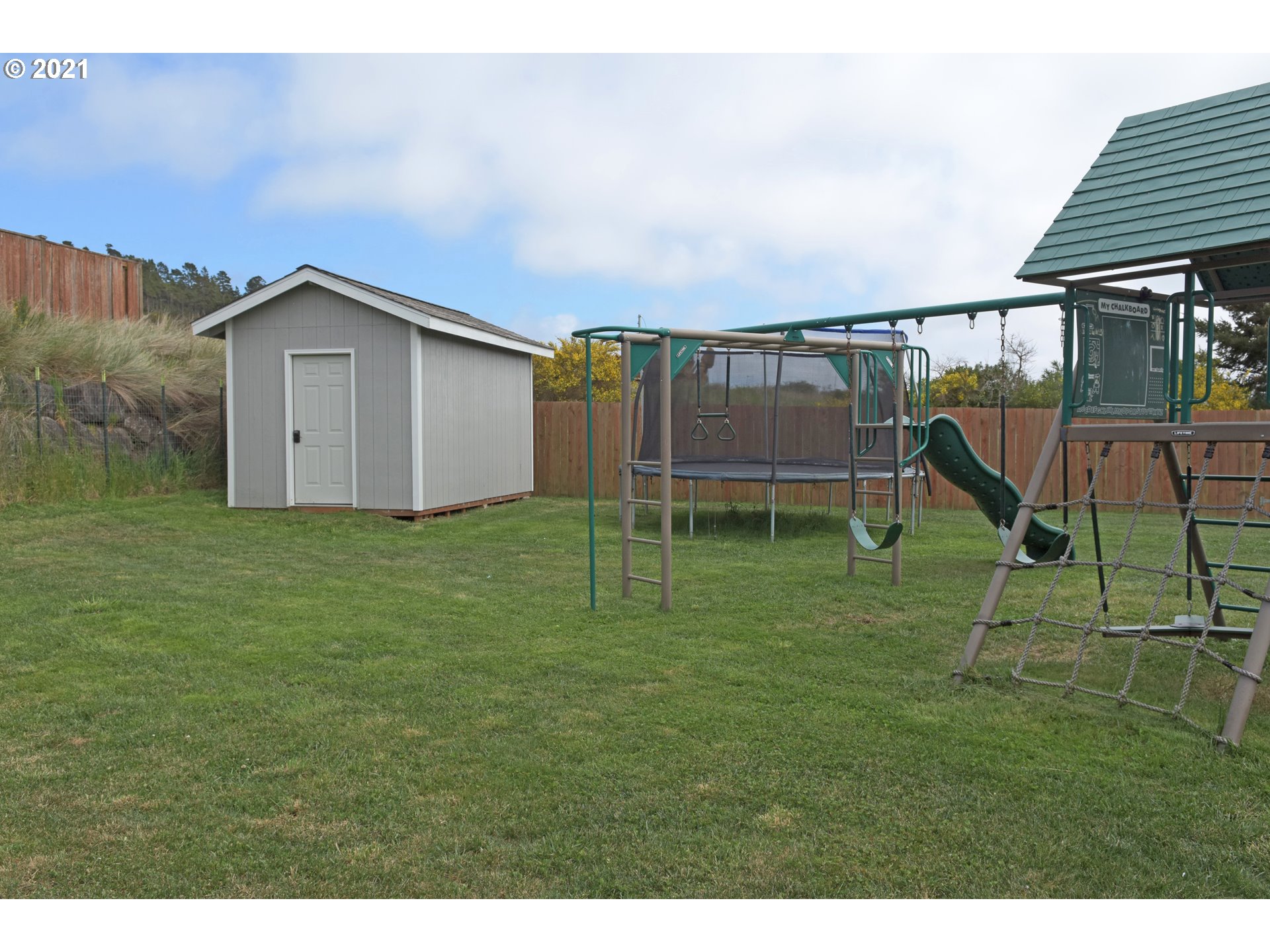 2055 Roosevelt Loop North Bend, OR 97459 - Photo 32 of 32