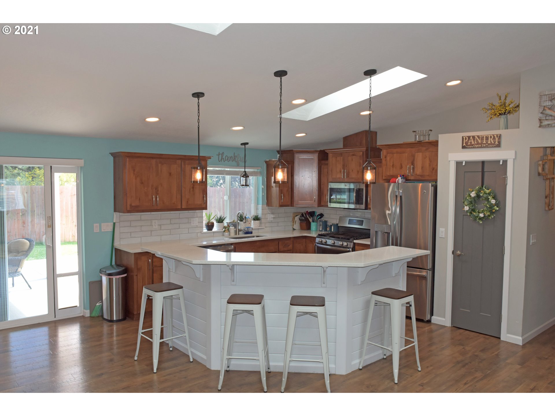 2055 Roosevelt Loop North Bend, OR 97459 - Photo 9 of 32