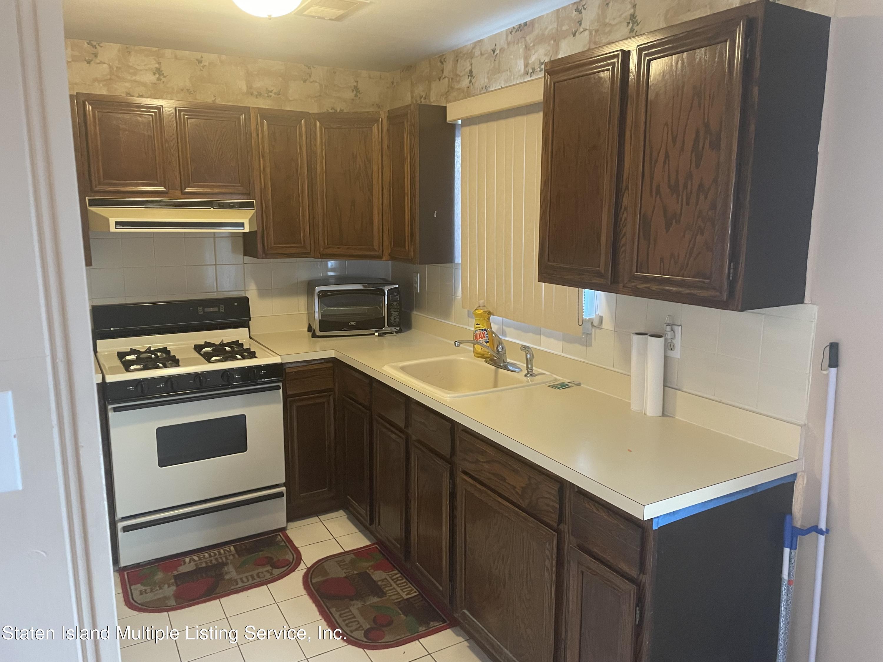 148 Timber Ridge Drive Staten Island, NY 10306 - Photo 3 of 7 13DC2E36-05CF-48C3-80BF-01BF28C3CD14