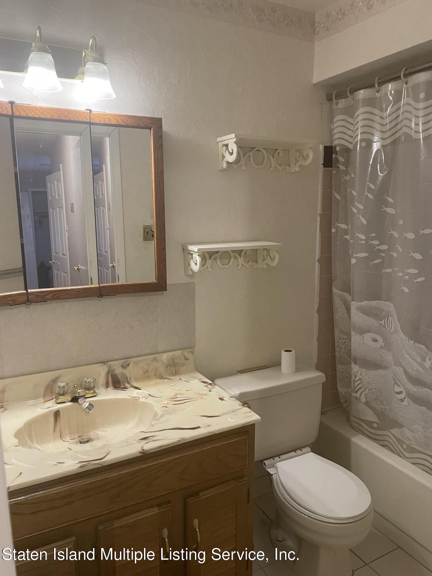 148 Timber Ridge Drive Staten Island, NY 10306 - Photo 5 of 7 EFD97B35-29C9-4DD6-A252-FD5BE0F95EA2