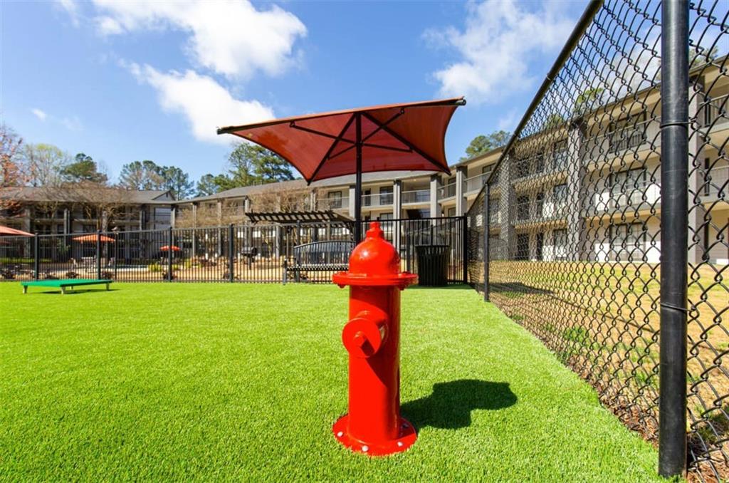2330 Cobb Parkway Southeast, Unit 322 Smyrna, GA 30080 - Photo 17 of 19 a backyard of a house with table and chairs