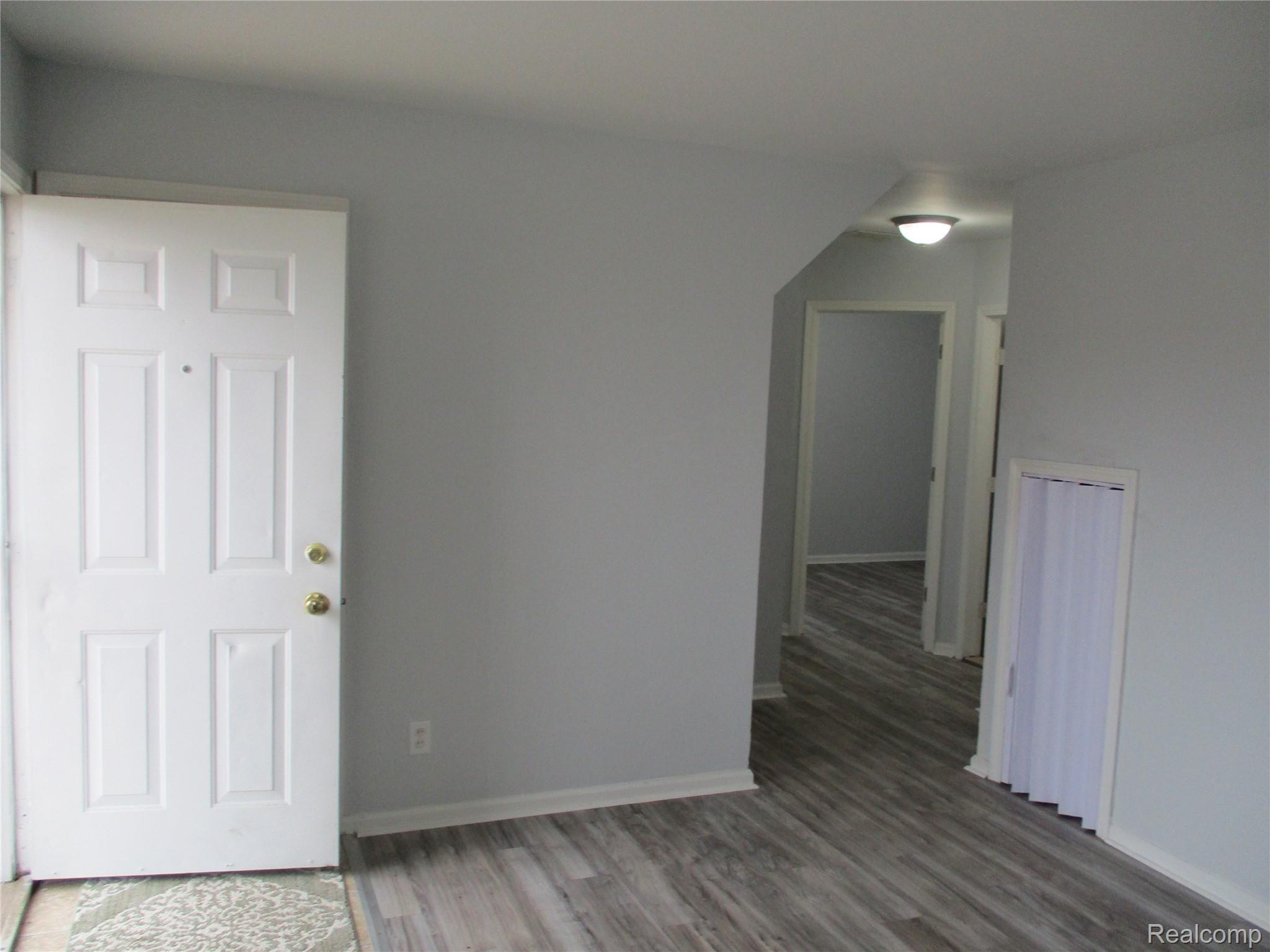 24714 Wagner Avenue Warren, MI 48089 - Photo 5 of 27 IMG_0547.JPG