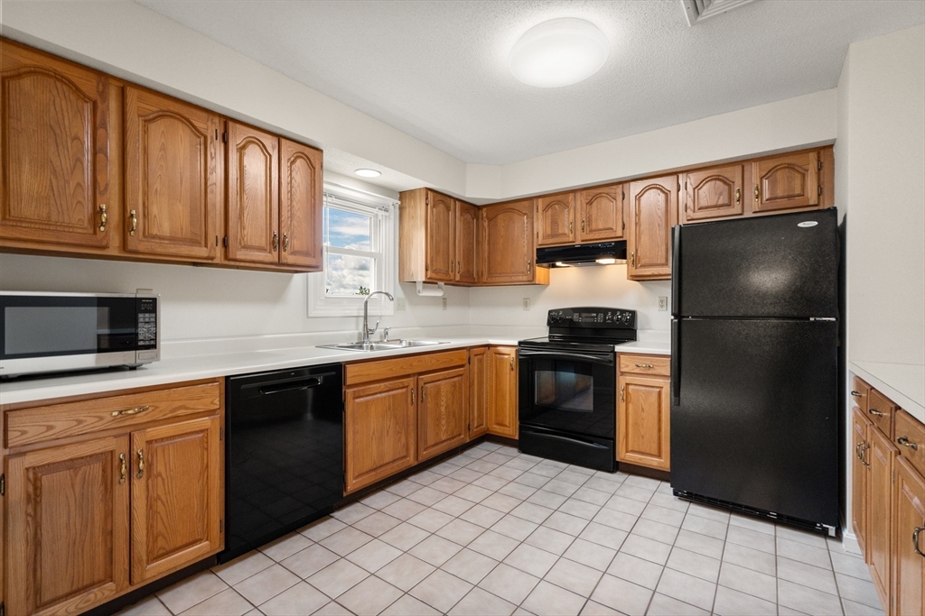 200 Lambert Terrace, Unit 30 Chicopee, MA 01020 - Photo 3 of 34