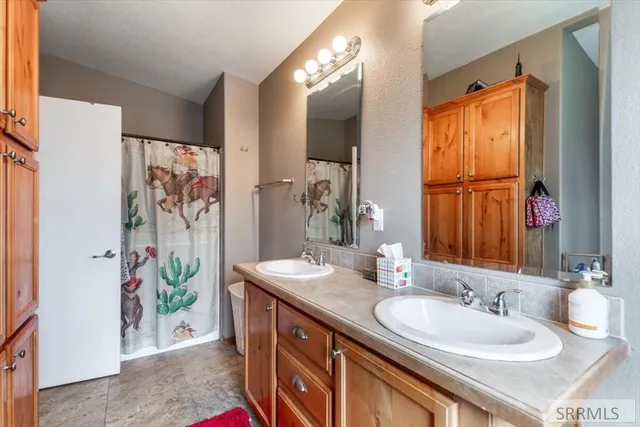 $519,000 | 297 North Hanson Avenue, Shelley, ID 83274