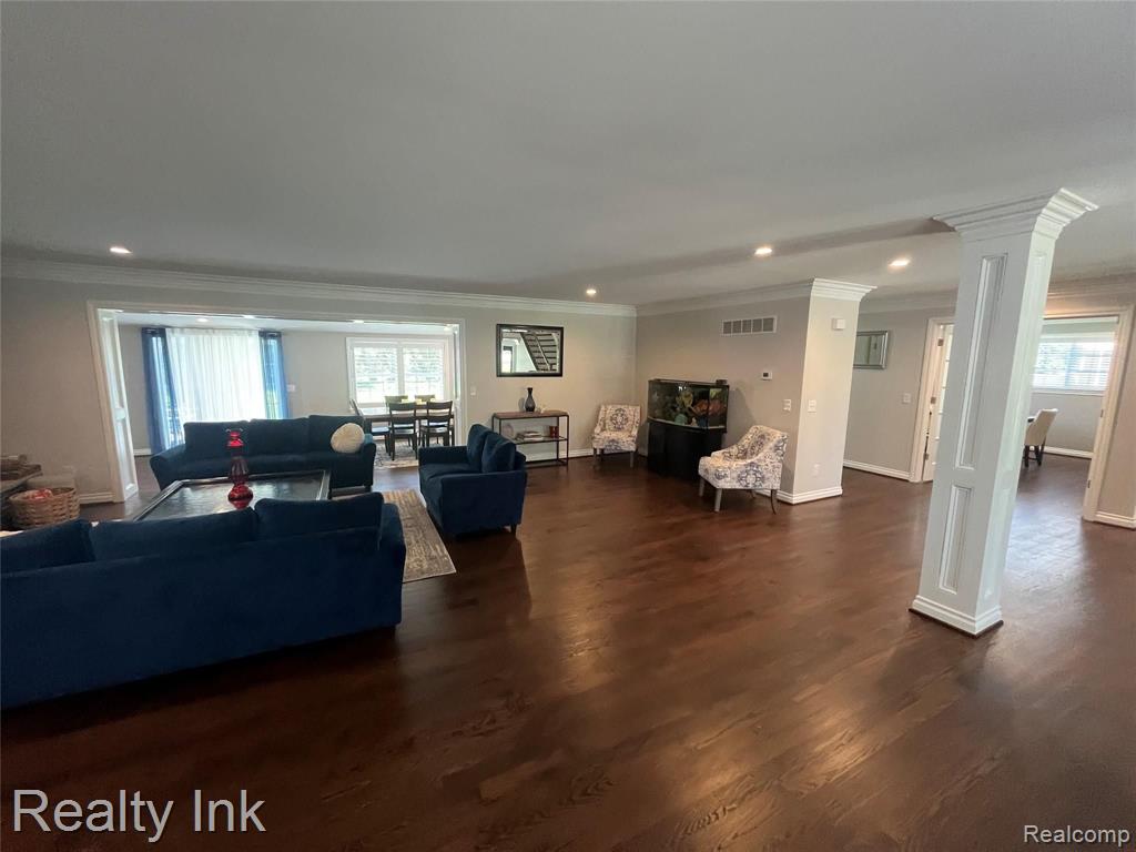 55 Stephens Road Grosse Pointe Farms, MI 48236 - Photo 10 of 35