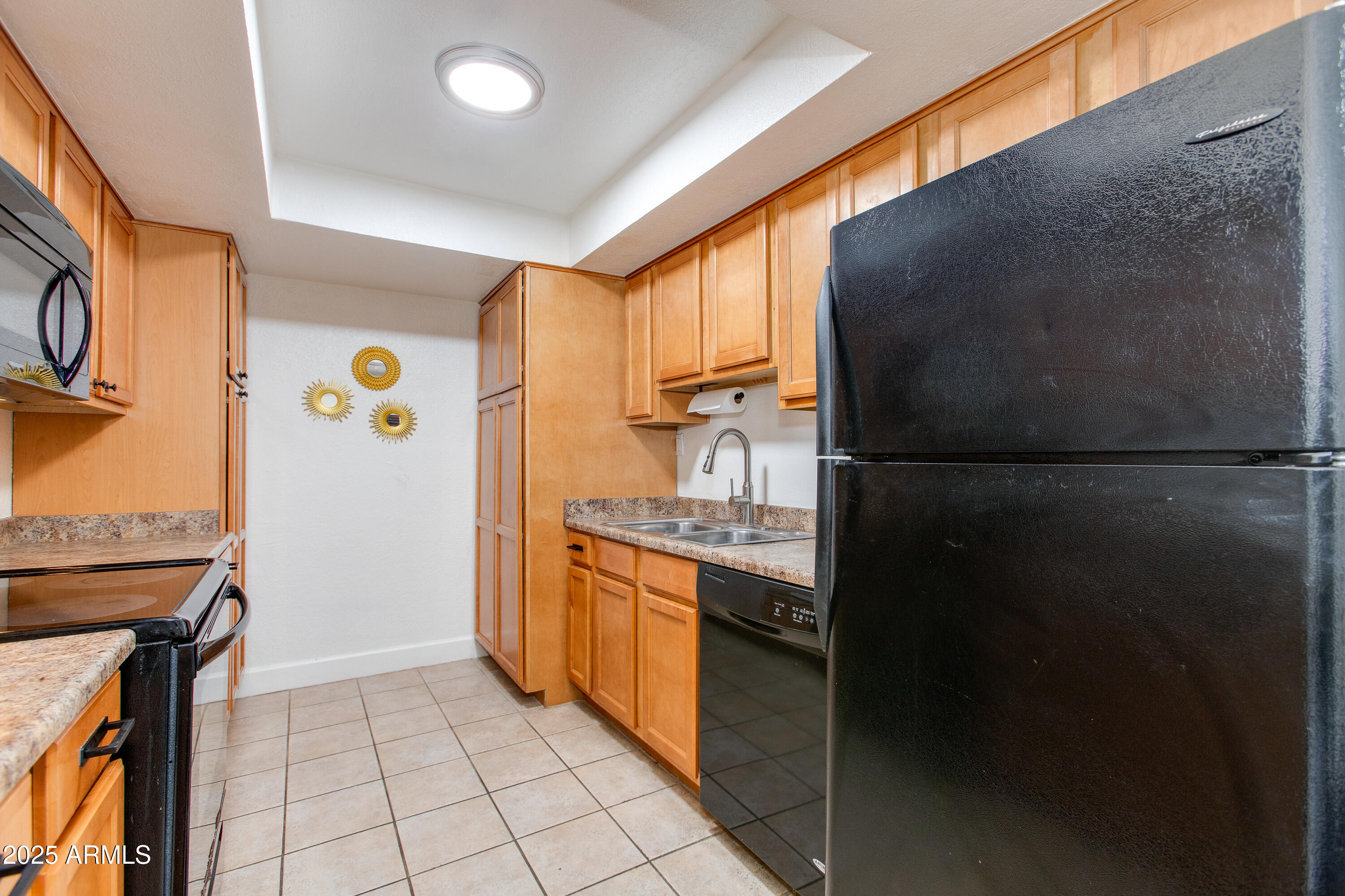 3825 East Camelback Road, Unit 105 Phoenix, AZ 85018 - Photo 5 of 14 a kitchen with granite countertop a refrigerator and a stove