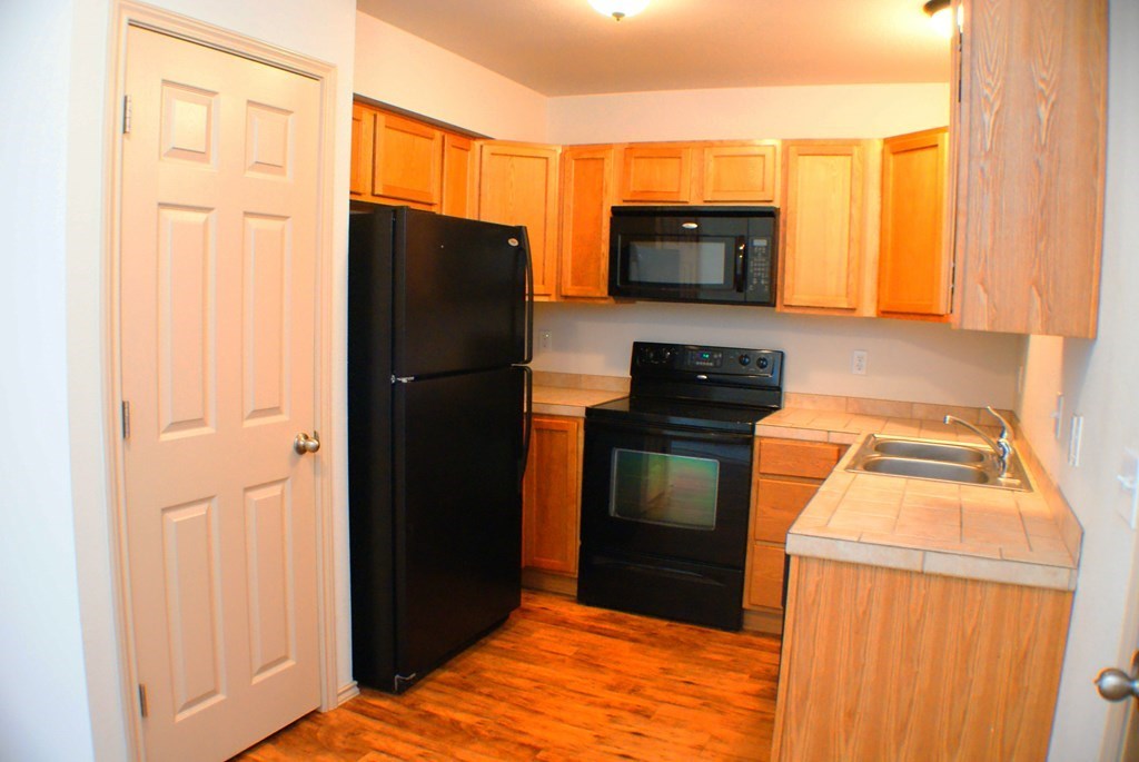 2318 Sailing Way Kerrville, TX 78028 - Photo 3 of 7