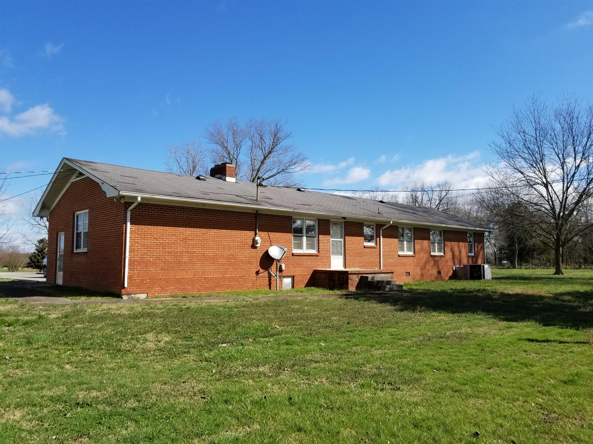 1309 Smith Road Manchester, TN 37355 - Photo 13 of 18 a front view of a house with a yard