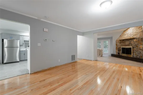 $4,150 | 4 Adams Court, Oyster Bay, NY 11771