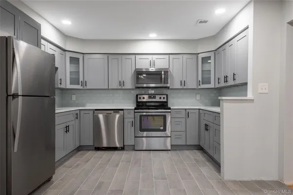 $4,150 | 4 Adams Court, Oyster Bay, NY 11771