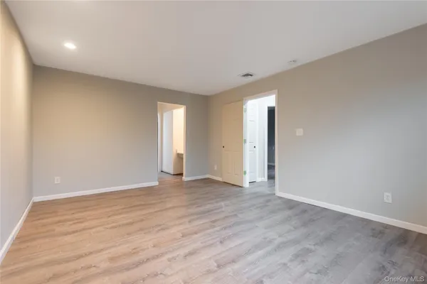 $4,150 | 4 Adams Court, Oyster Bay, NY 11771
