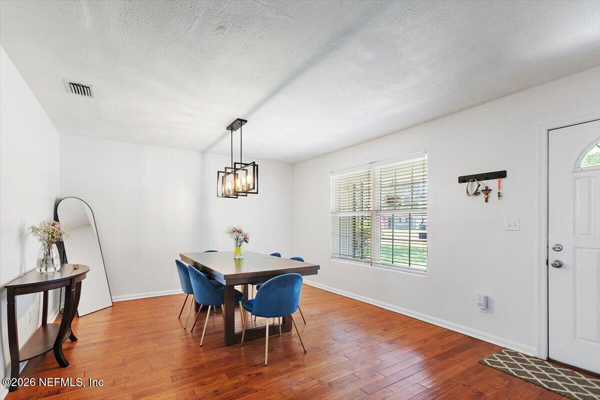 560 Mandalay Road Jacksonville, FL 32216 - Photo 4 of 27 03-Dining Room