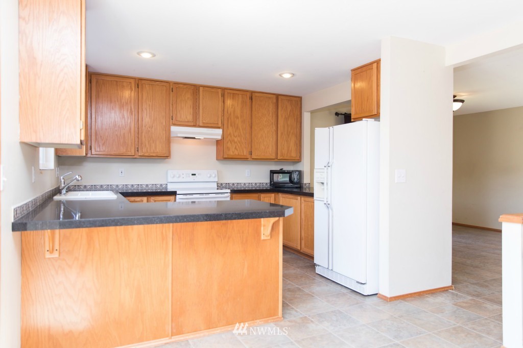 4830 151st Street Southwest Edmonds, WA 98026 - Photo 2 of 24 Gallery Image 2