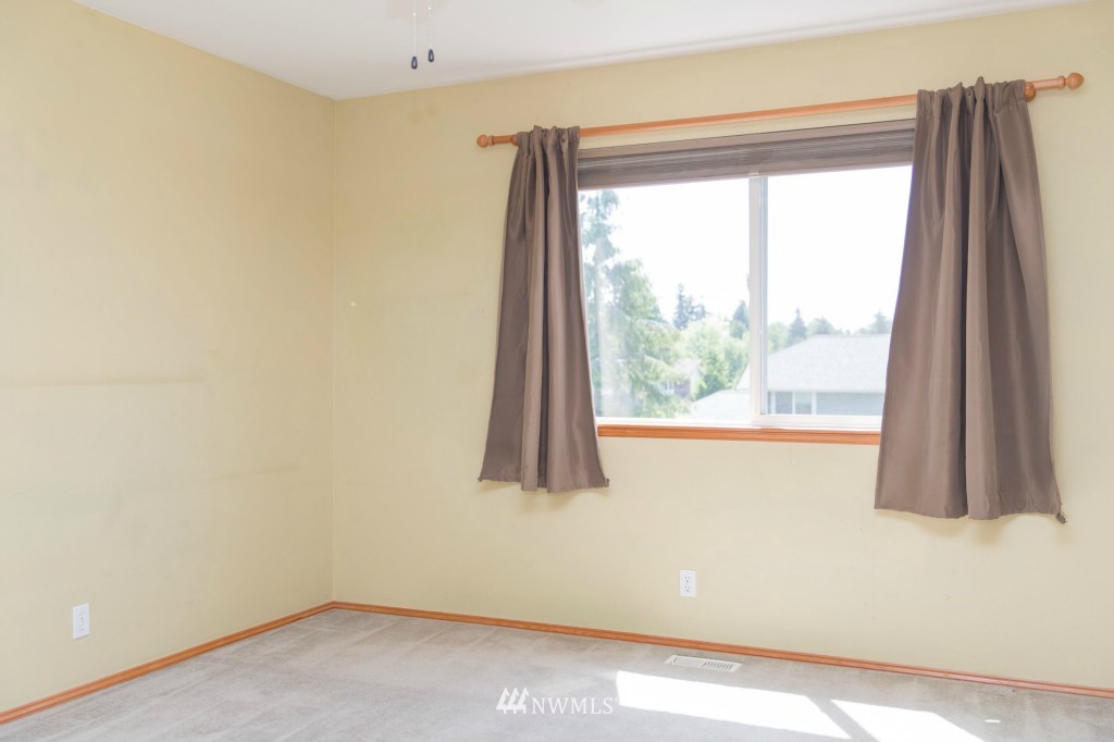 4830 151st Street Southwest Edmonds, WA 98026 - Photo 13 of 24 Gallery Image 13