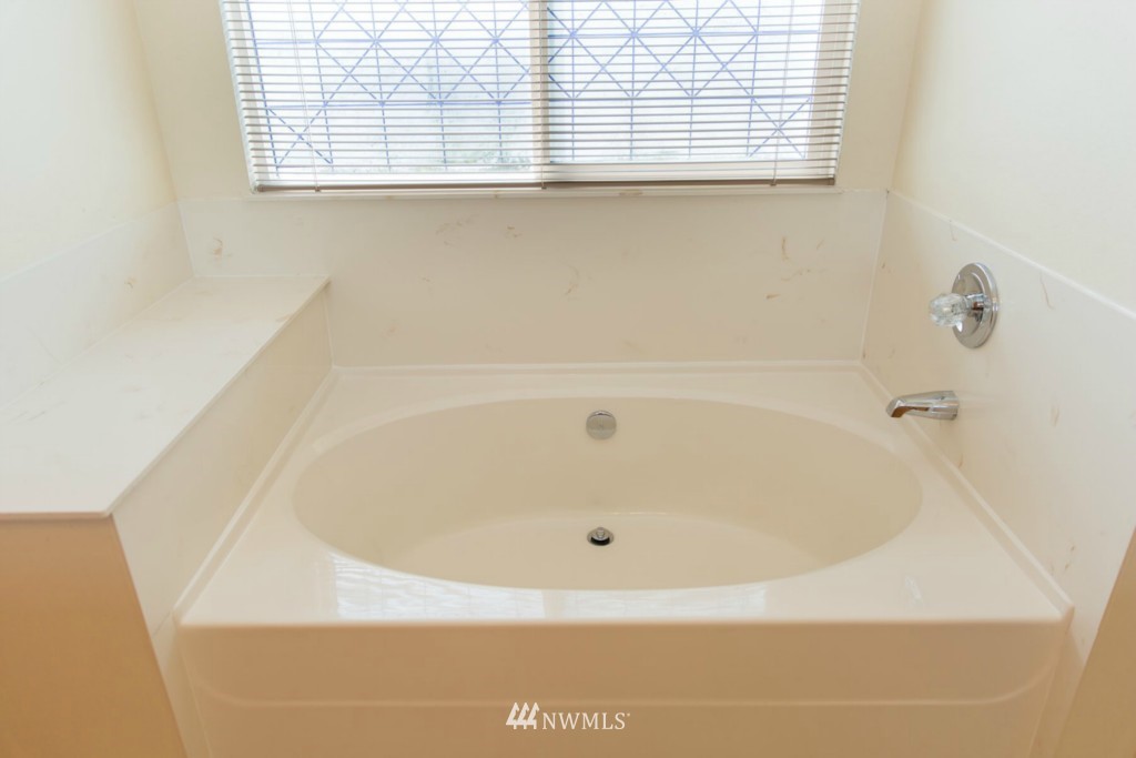 4830 151st Street Southwest Edmonds, WA 98026 - Photo 15 of 24 Gallery Image 15