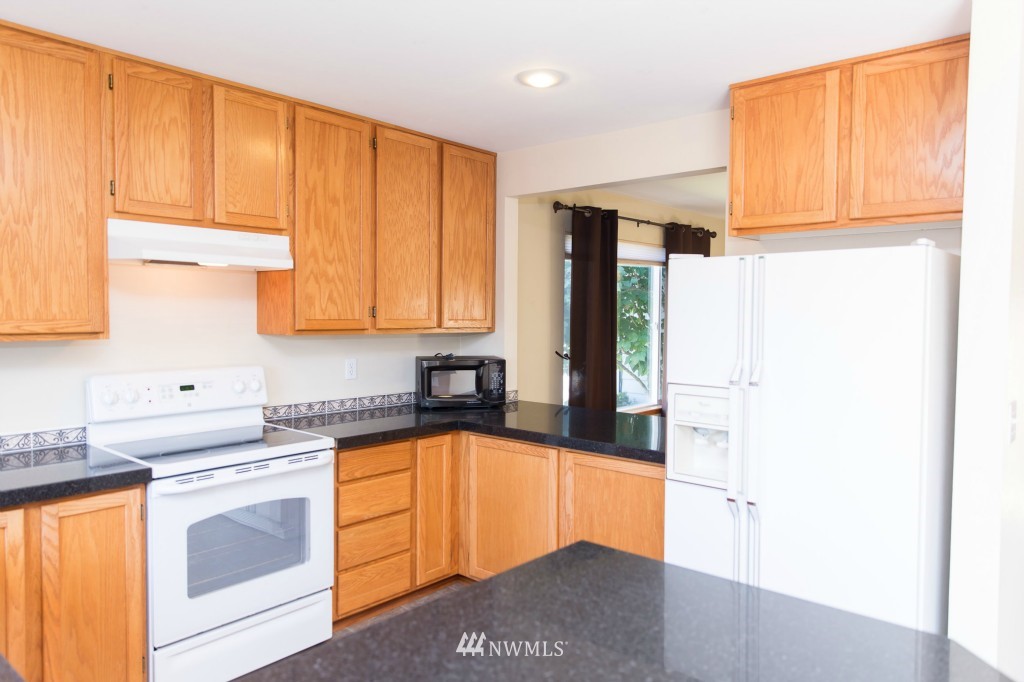 4830 151st Street Southwest Edmonds, WA 98026 - Photo 4 of 24 Gallery Image 4