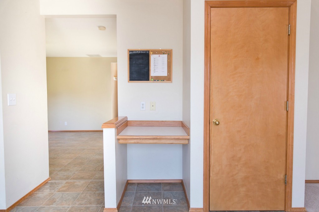 4830 151st Street Southwest Edmonds, WA 98026 - Photo 6 of 24 Gallery Image 6