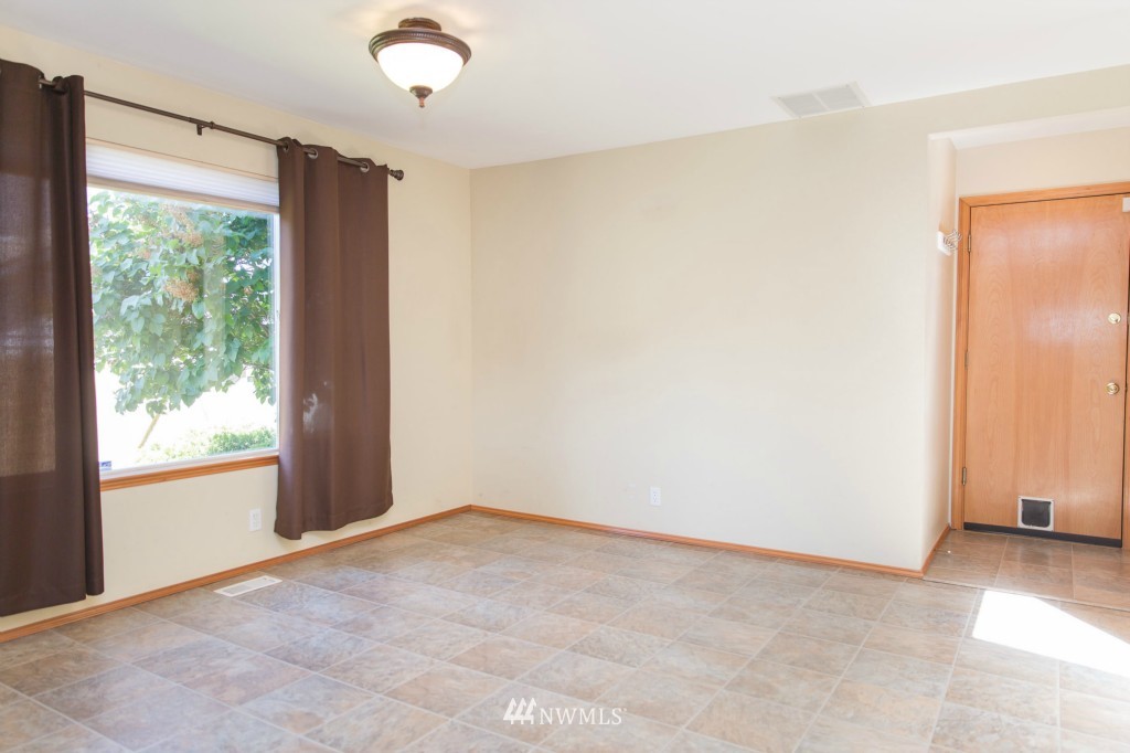 4830 151st Street Southwest Edmonds, WA 98026 - Photo 9 of 24 Gallery Image 9