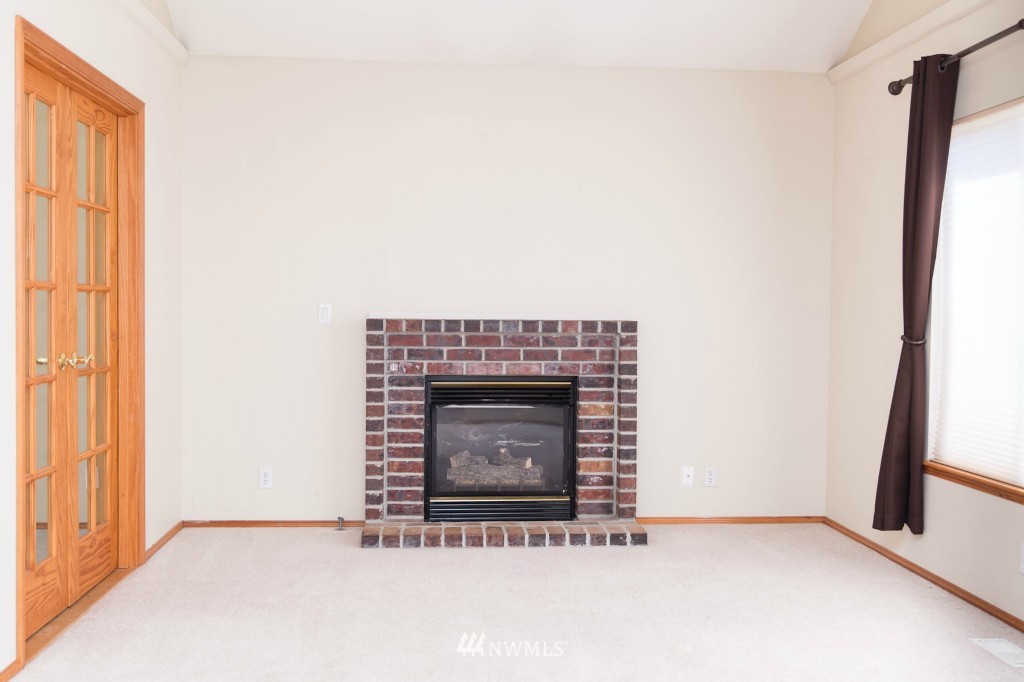 4830 151st Street Southwest Edmonds, WA 98026 - Photo 10 of 24 Gallery Image 10