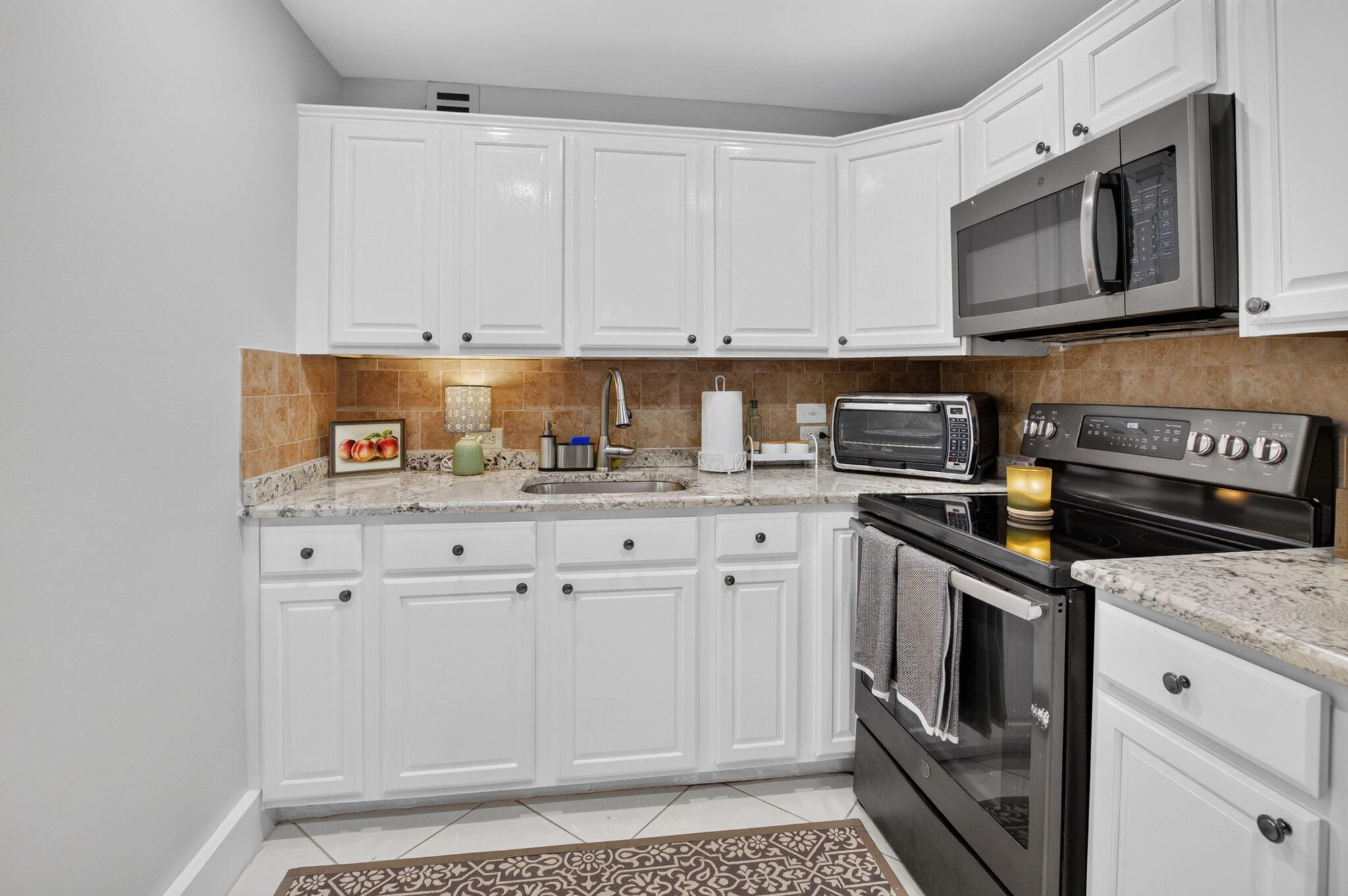 236 Preston Way, Unit F Boca Raton, FL 33434 - Photo 12 of 87 12-web-or-mls-DSC_0473