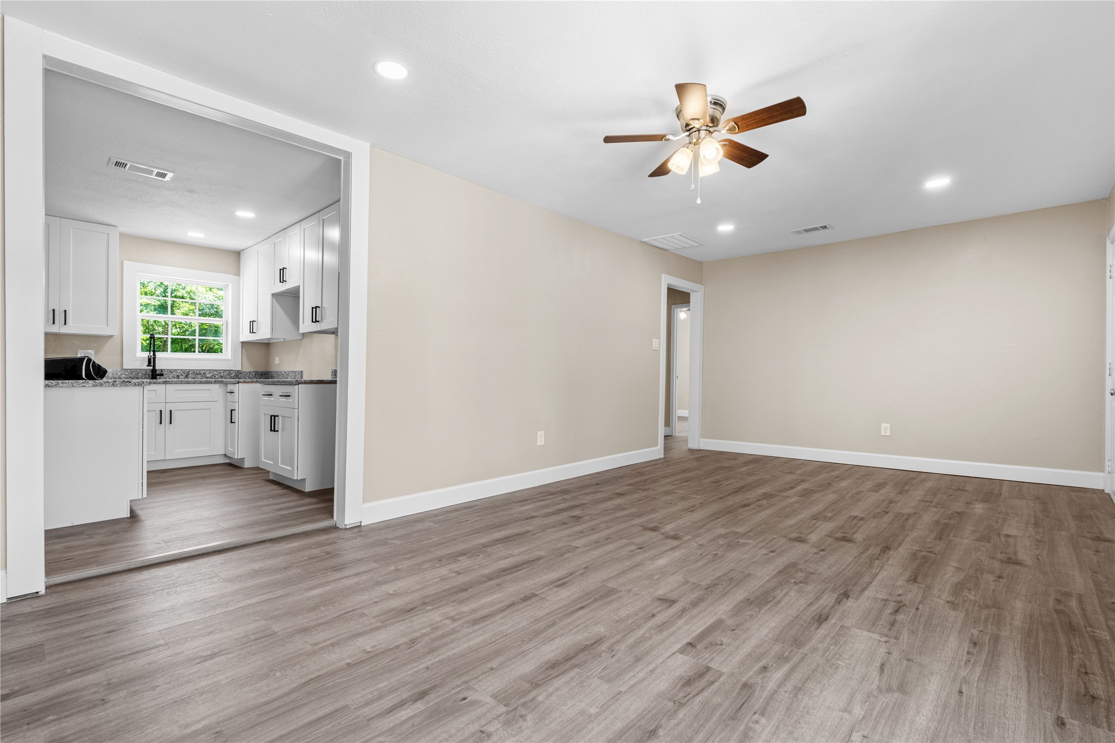 6119 Beekman Road Houston, TX 77021 - Photo 4 of 20 Family Room