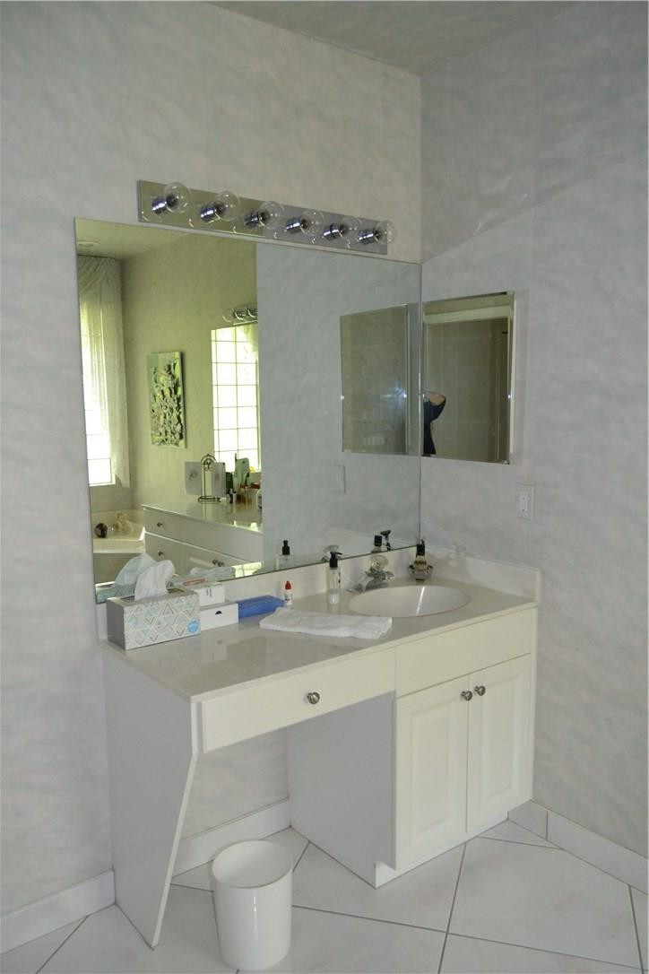 4965 Pine Tree Drive Boynton Beach, FL 33436 - Photo 11 of 18 Photo 11