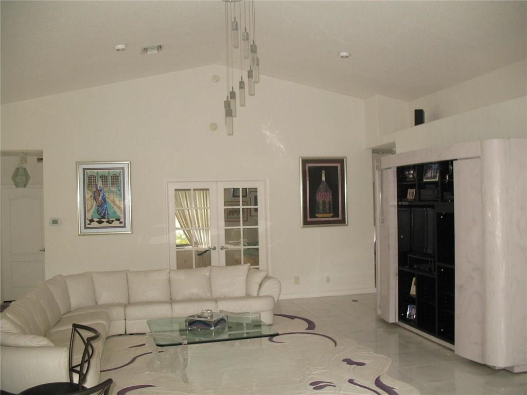 4965 Pine Tree Drive Boynton Beach, FL 33436 - Photo 3 of 18 Photo 3