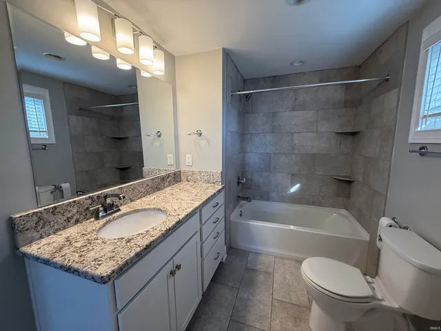 $1,100 | 602 Southeast Riverside Drive, Unit H, Evansville, IN 47713