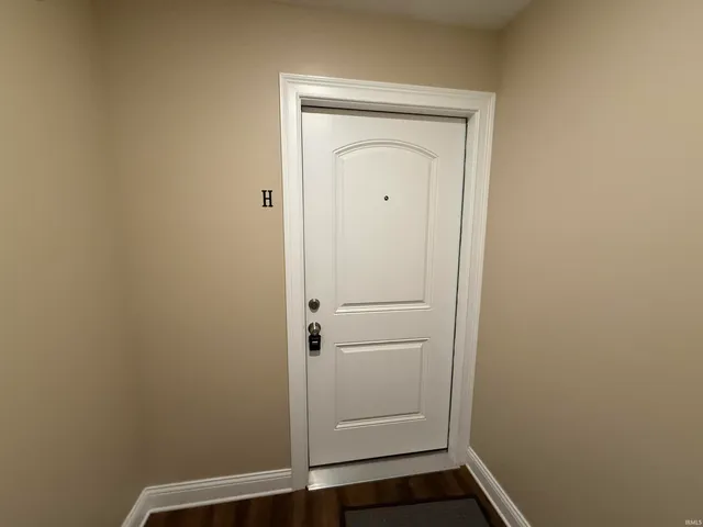 $1,100 | 602 Southeast Riverside Drive, Unit H, Evansville, IN 47713