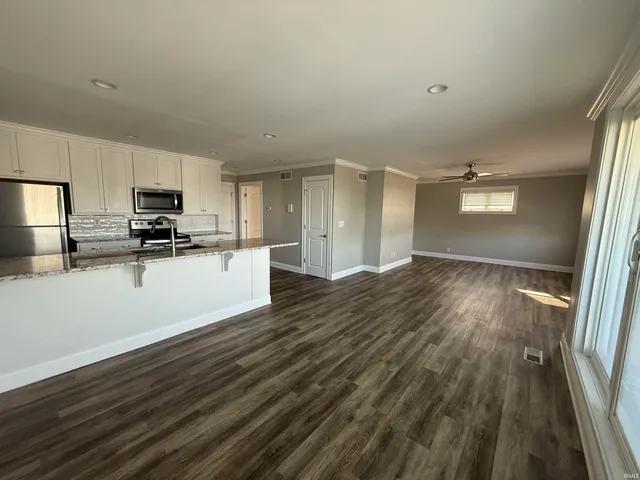 $1,100 | 602 Southeast Riverside Drive, Unit H, Evansville, IN 47713