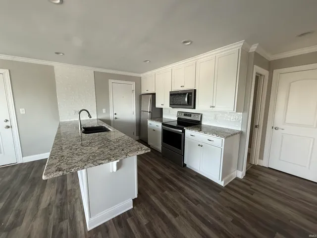 $1,100 | 602 Southeast Riverside Drive, Unit H, Evansville, IN 47713