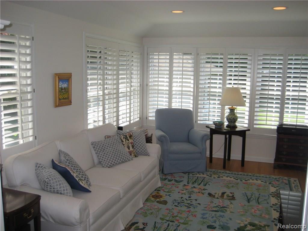 107 Handy Road Grosse Pointe, MI 48236 - Photo 9 of 18 IMG_9981.JPG