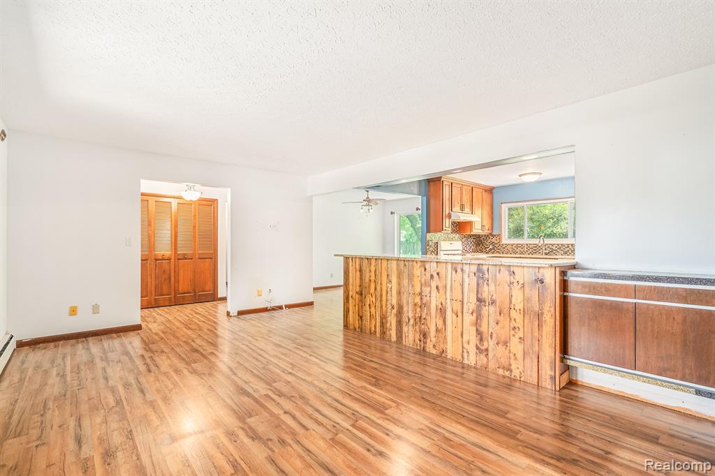18805 Savage Road Belleville, MI 48111 - Photo 5 of 38