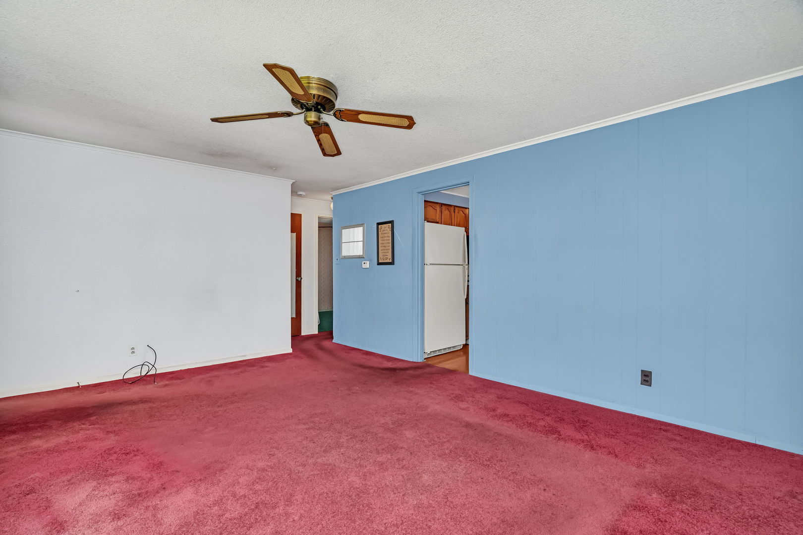 8955 South Corcoran Road Hometown, IL 60456 - Photo 4 of 20 a view of empty room with ceiling fan