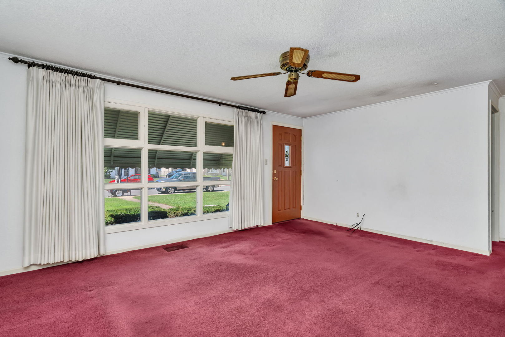 8955 South Corcoran Road Hometown, IL 60456 - Photo 5 of 20 an empty room with windows