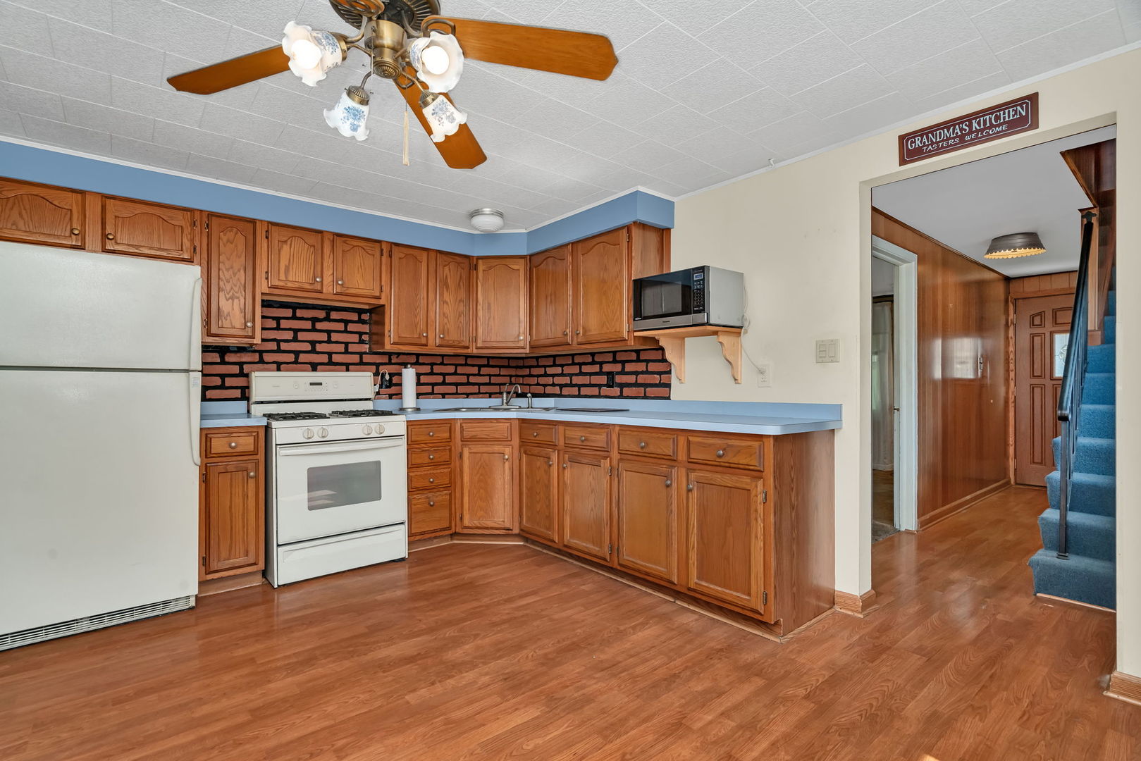8955 South Corcoran Road Hometown, IL 60456 - Photo 7 of 20