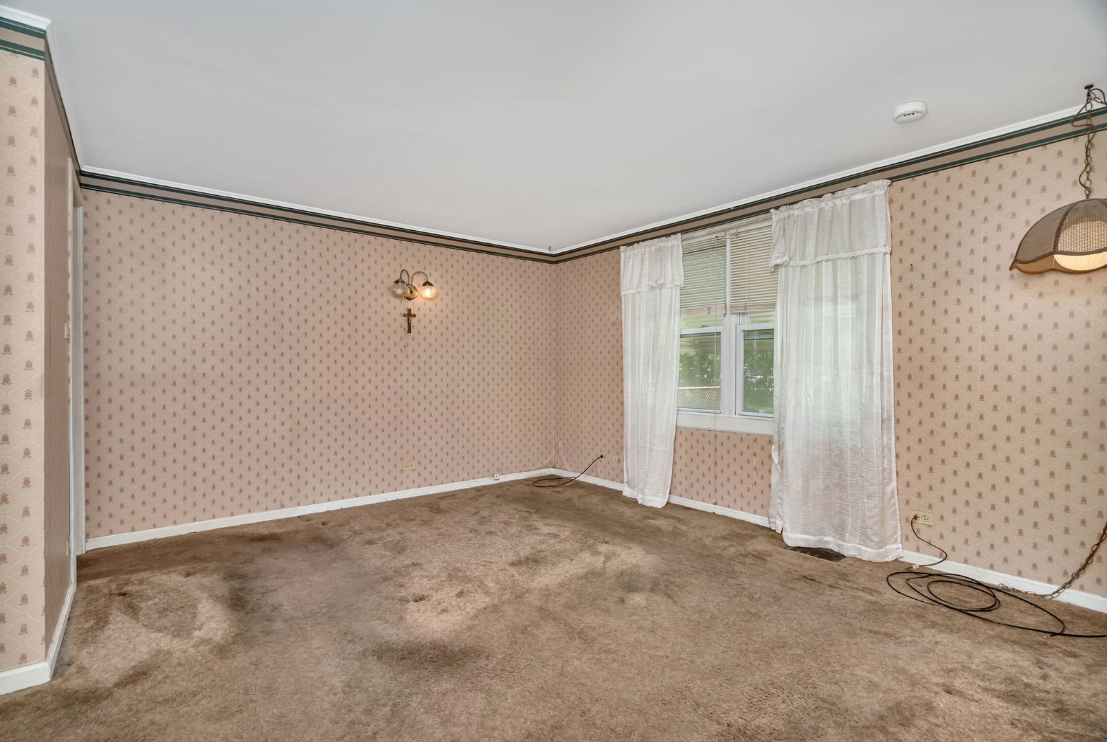 8955 South Corcoran Road Hometown, IL 60456 - Photo 9 of 20 an empty room with windows
