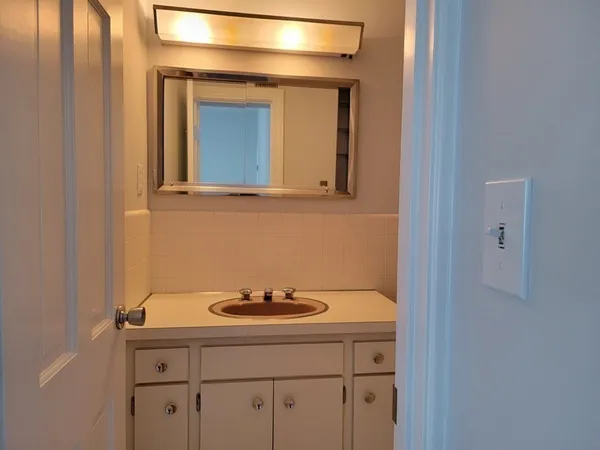 $2,300 | 80 Trapelo Road, Unit 1, Belmont, MA 02478