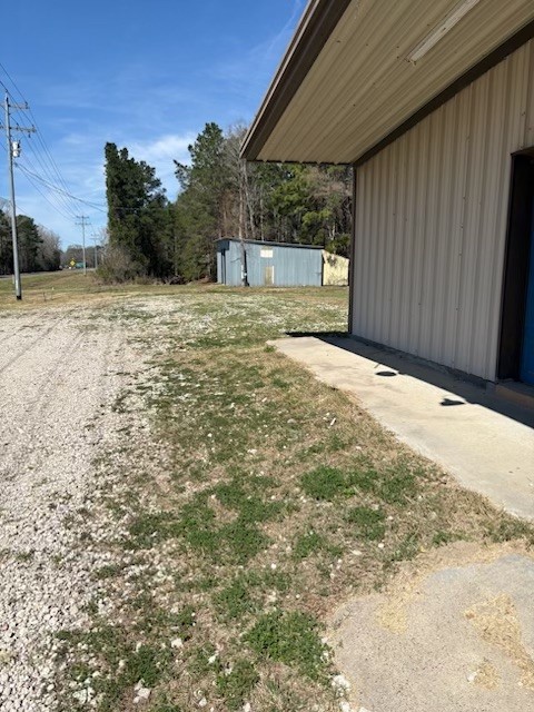 12635 Farm To Market Road 356 Trinity, TX 75862 - Photo 2 of 11 a backyard of a house