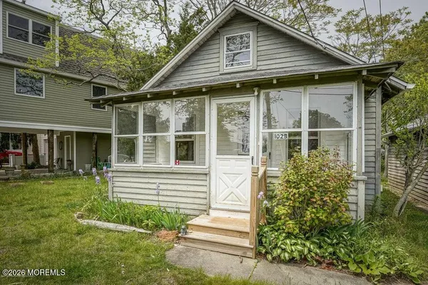 $1,975 | 102 Ocean Gate Avenue, Unit B, Ocean Gate, NJ 08740