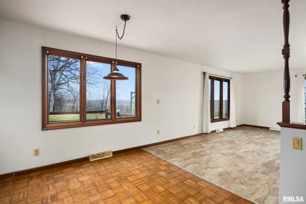 $185,000 | 1 Hopewell Drive, Sparland, IL 61565