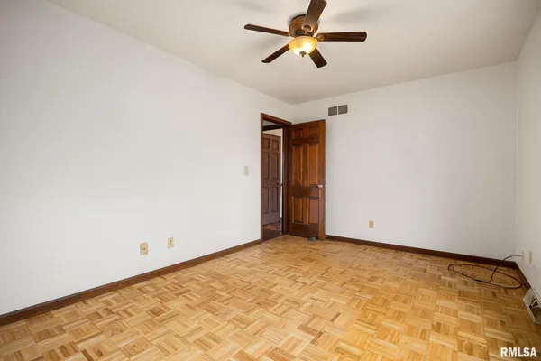 $185,000 | 1 Hopewell Drive, Sparland, IL 61565