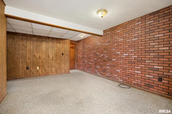 $185,000 | 1 Hopewell Drive, Sparland, IL 61565